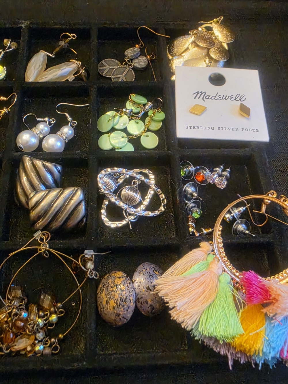 Assorted lot of over 40 pairs of pierced Earrings Variety Styles - Picture 9 of 13